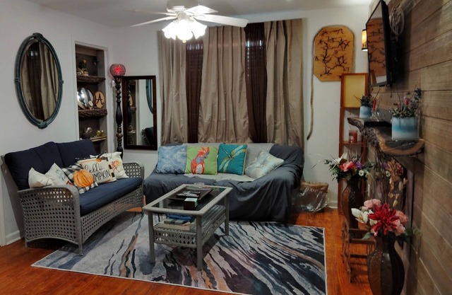 1 Bed/1 Bath near UMKC and The Plaza