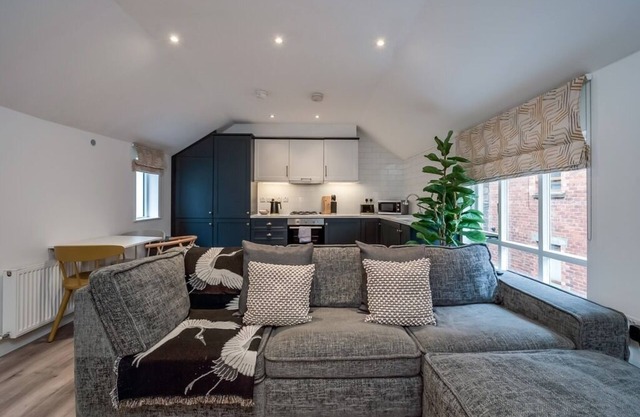 1-Bed Apartment @ Queen's Lofts