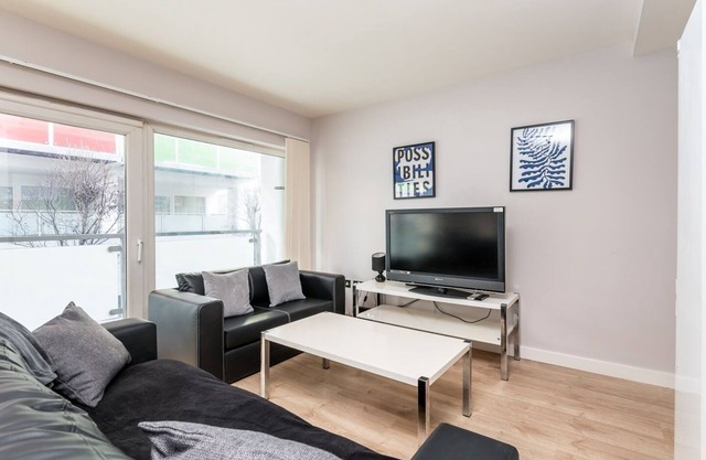 1 Bed Flat Birmingham City Centre - China