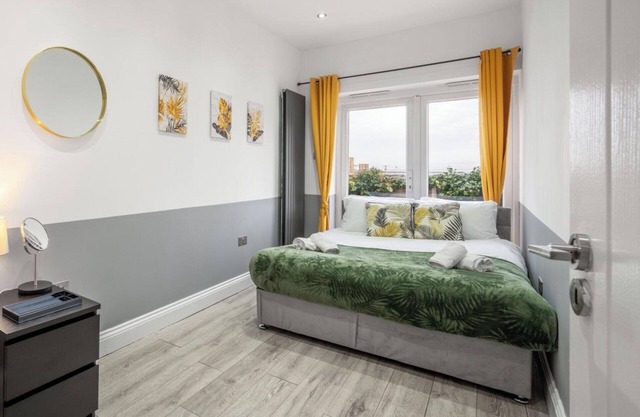 1 Bed Flat - Sleeps 3 - Parking - Wifi