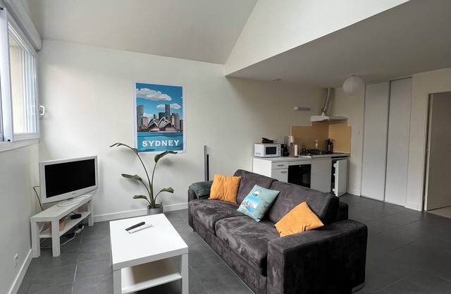 1 Bedroom Private vacation home in La Chapelle-des-Fougeretz