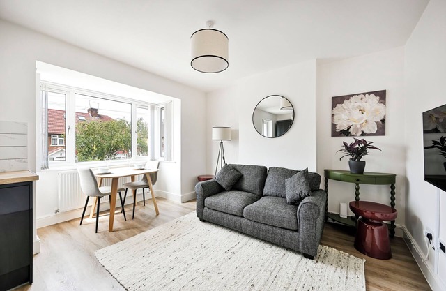 1-Bed Near Shops & Transport