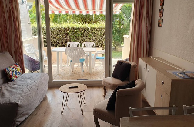 1-bedroom apartment, lakeside, Le Boucanier residence, 5 minutes from the ocean