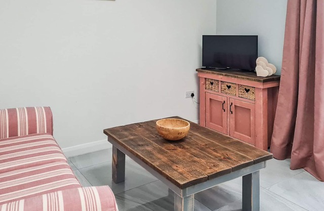 1 bedroom accommodation in Mynydd Islwyn
