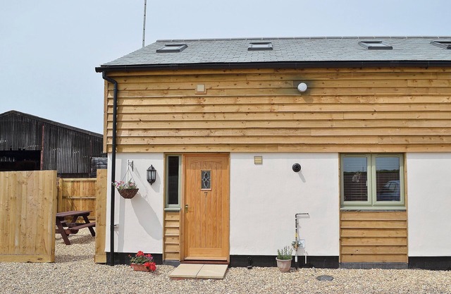 1 bedroom accommodation in Binknoll, near Royal Wootton Bassett