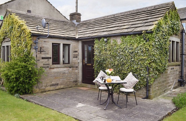 1 bedroom accommodation in Shelley, near Huddersfield