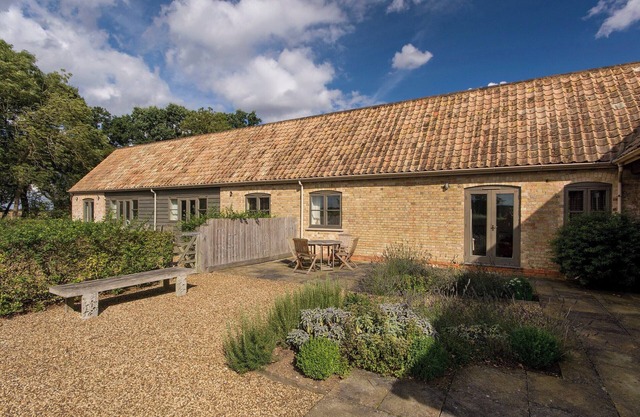 1 bedroom accommodation in Clopton, near Kettering