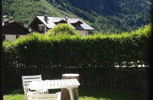 1 bedroom apartment with private garden and Mt. Blanc