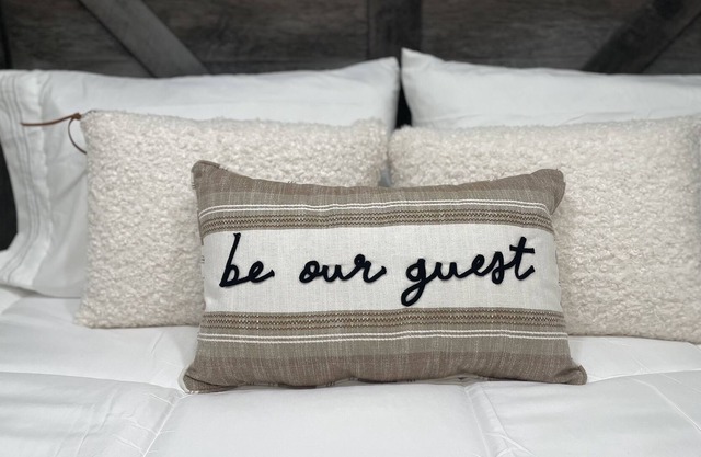 1 Bedroom Apartment, 30 min to Assembly Hall & Memorial Stadium.