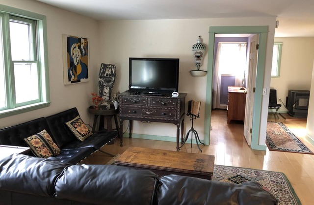 1 bedroom apartment beautiful location on pond in South Freeport