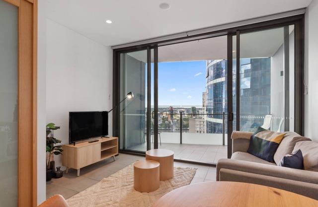 1 Bedroom Apartment in Heart of City with River View