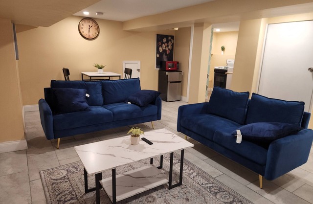 1-bedroom Apt in the heart of Newark,just minutes from NYC&Newark Airport