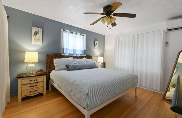 1 Bedroom boutique apartment by the beach