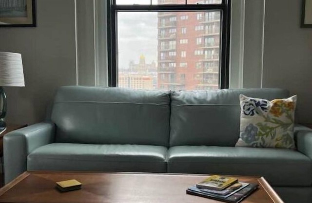 1 Bedroom Condo-Skywalk Access to Downtown!