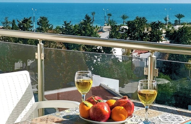 1 BEDROOM FLAT WITH PANORAMIC SEAVIEW, 200 METERS TO SANDY LONG BEACH