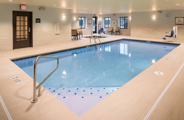 1 Bedroom | Free Breakfast. Indoor Pool