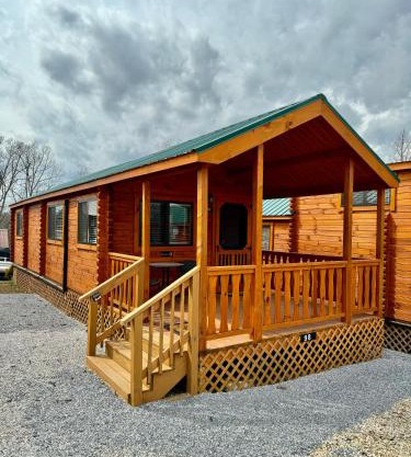 1 Bedroom Log Cabin on Lake James-Private Resort Amenities