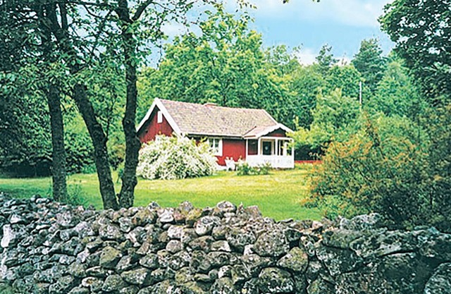 1 bedroom lovely home in Blomstermåla