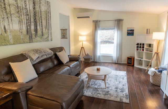 1-Bedroom Maltby Home: Perfect for Work & Leisure, Close to Wine Country