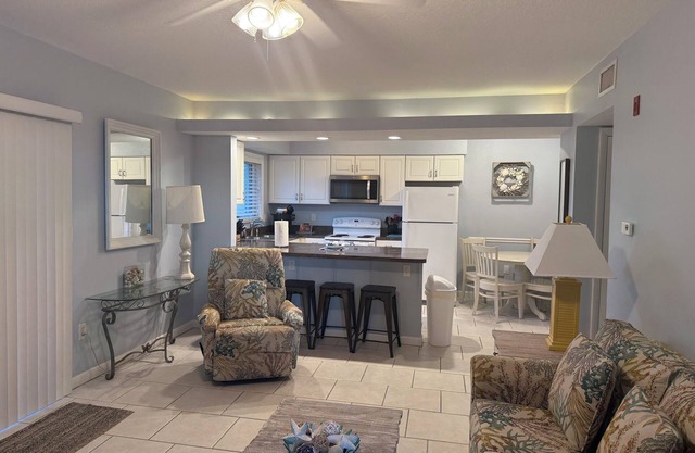 1-bedroom oceanfront condo with WiFi, AC in amazing Cocoa Beach