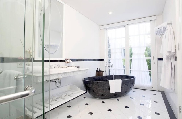 1 Bedroom Pool Suite