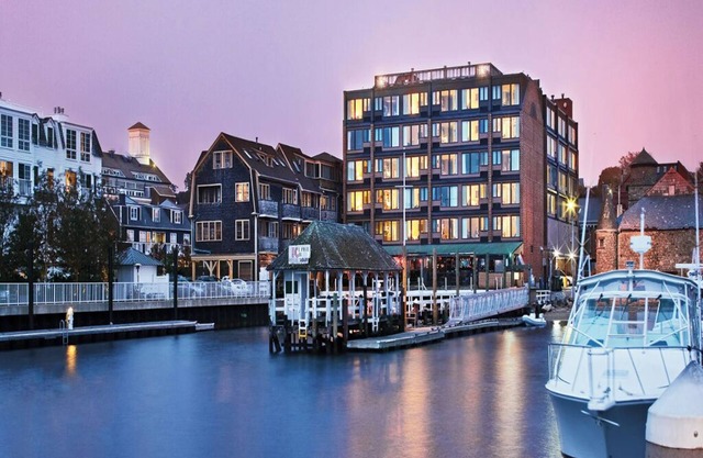 1 Bedroom Suite w/Mini Kitchen in Newport, Inn At The Harbor Resort!