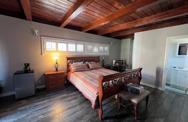 1-bedroom vacation home just 5 minutes to Kia Forum