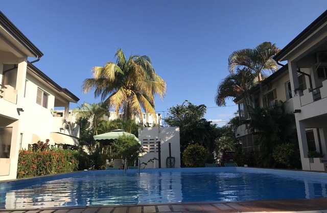1 block from the beach. You will feel right at home here. Good location.
