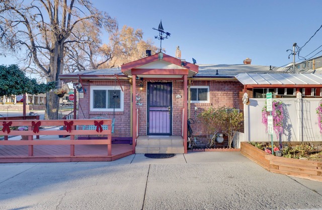 1 Block to River Walk: 'River Cottage' in Reno!