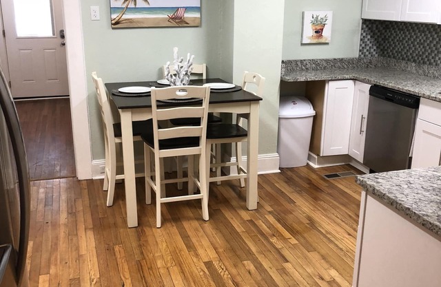 1 Block to the Beach, Fully Fenced in Backyard, Golf Cart Included