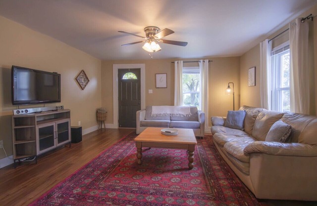 1-BR Gem Near Downtown & Nature Escapes