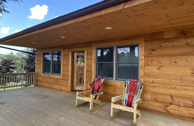 #1 Cabin~Walk to WISP! Lake access & dock! HOT Tub~Game room~Fire Pit & DOGS OK!