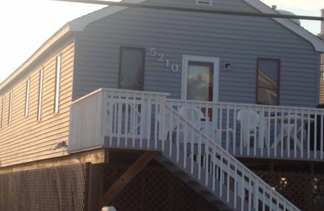 1 House from the Beach - Now taking Reservations