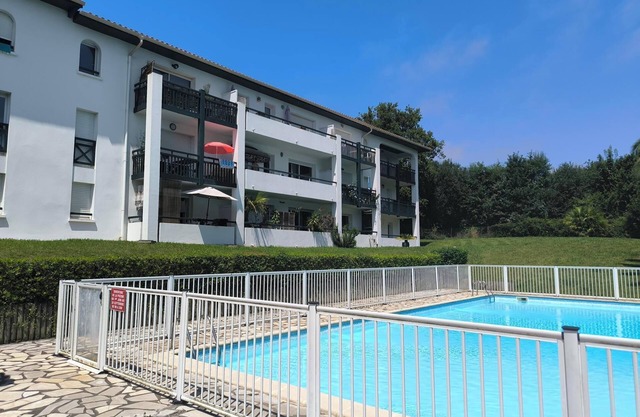 1 km from the sea, quiet apartment with view of the countryside, on second floor