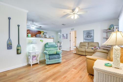 1 Mi to Anna Maria Island Pet-Friendly Retreat