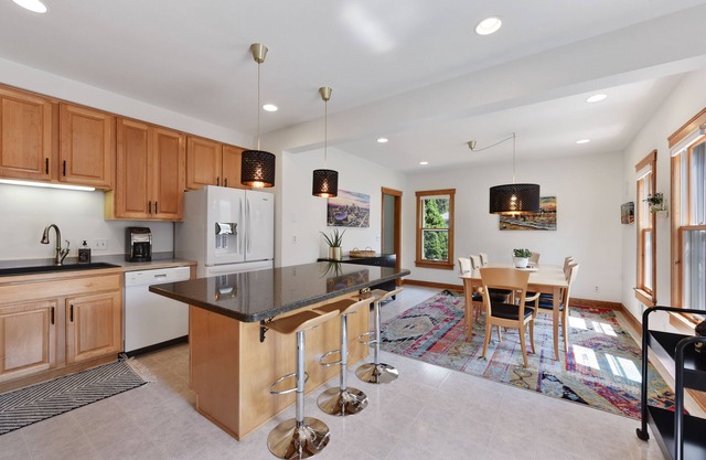1 mi to Downtown Best NE MPS Location- House of heART