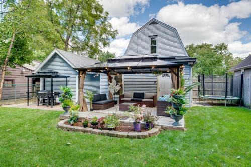 1 Mi to Dtwn Elgin Dutch Colonial with Lovely Patio