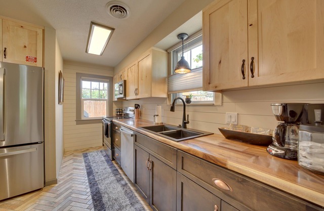 < 1 Mi to Dtwn: Home w/Deck in Clarkdale!
