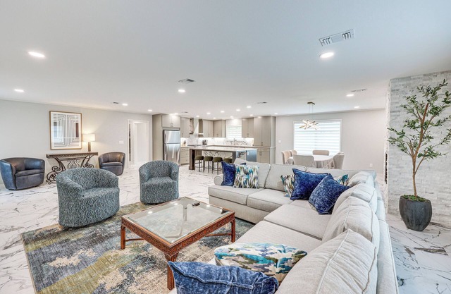 < 1 Mi to SAU: Newly Renovated Home w/Yard!