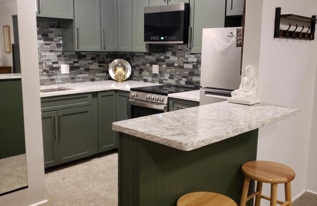 1 Mile From Ski Slope and Festivals - 125 Nightly Fee