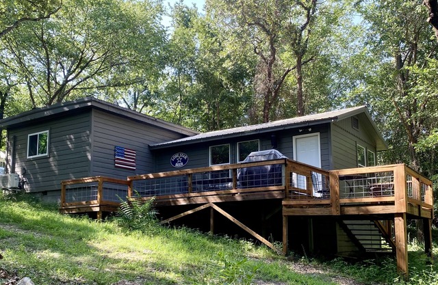 1 mile to Disney. 5 minutes to Grand Lake. Totally remodeled!