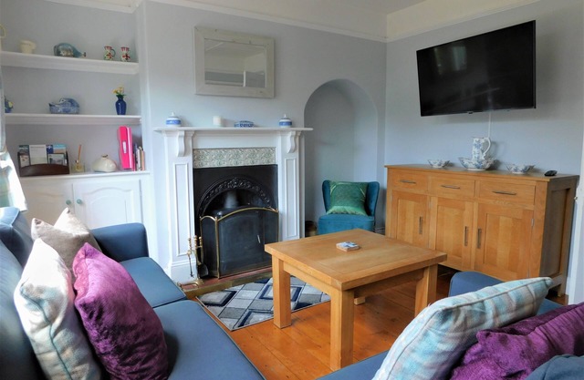 1 Orchard Cottages - a cottage that sleeps 5 guests in 2 bedrooms