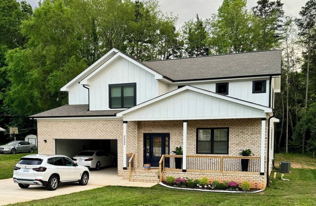 1 Primary Room Exquisite Home in Uptown Charlotte