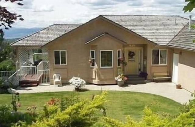 1 private self contained room, private entrance, private bathroom, no cooking