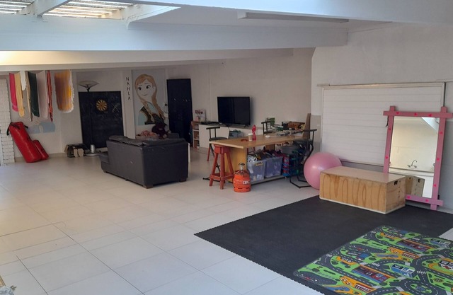 10-12 Sleeper large family home with pool in Bellville, Cape Town