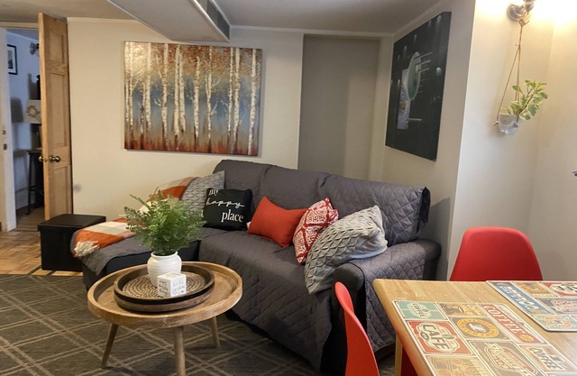 10-15 MIN FROM O'HARE CHICAGO-LOVELY 3BEDROOMS GARDEN APARTMENT