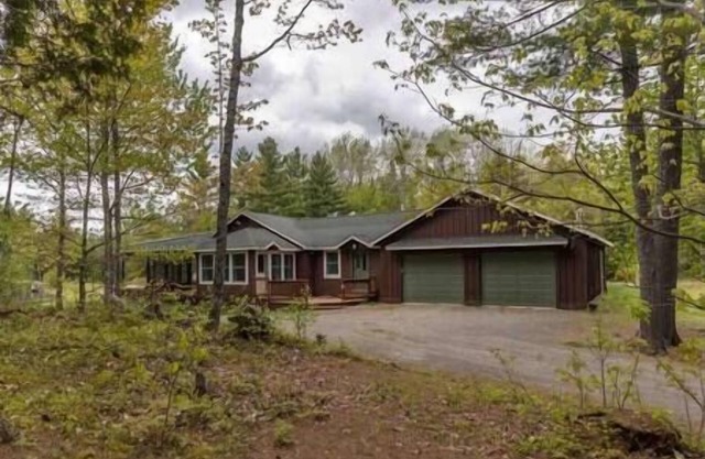 10-acre Cabin Escape