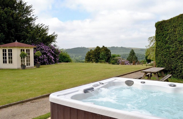 10 bedroom accommodation in Beaford, near Winkleigh