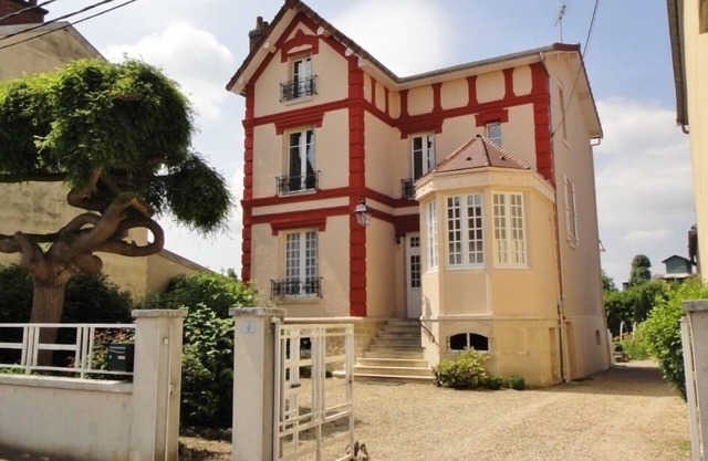 10 mins from Lac du Der: beaches, port, casino Charming house in quiet Montier town center