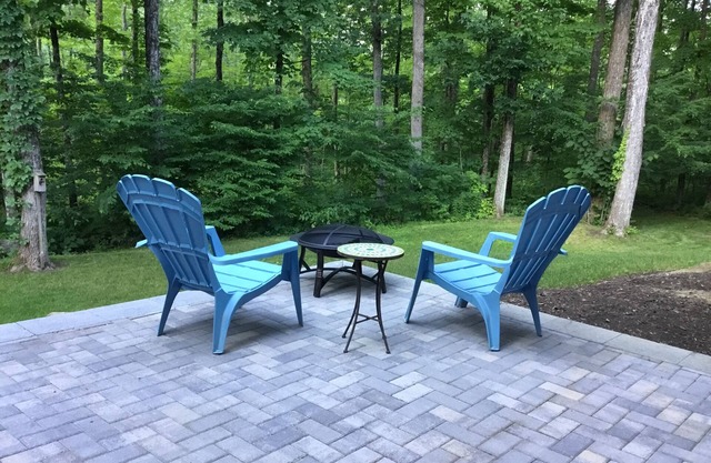 10 mins. to downtown Saratoga and SPAC. 1,000 sq. ft. Spacious and quiet.